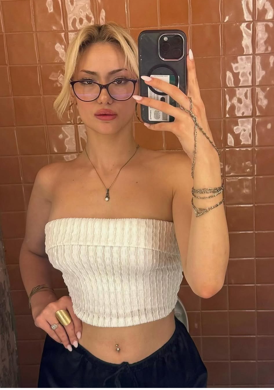 Yeşilöz Elden Ödemeli Escort Bayan İpek